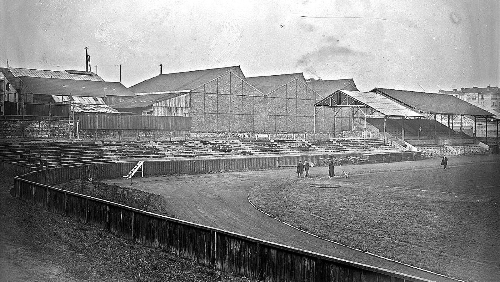 General view of the Stade de Paris (Stade Bauer) at Saint-Ouen in 1927.