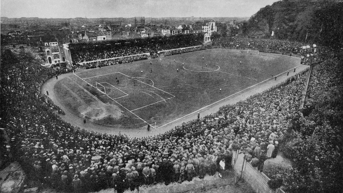 The Stade Joseph Marien during a match between Union Saint-Gilloise and Daring Club de Bruxelles in the 1930s.